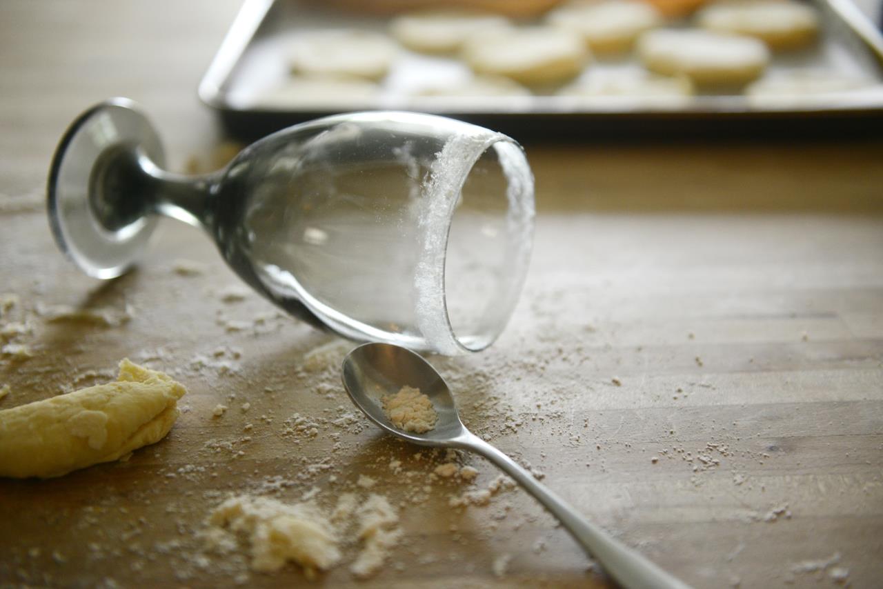 Glass used to make shortcakes